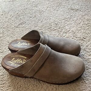 Lotta Classic Taupe Clogs in Oiled Nubuck on Brown Base